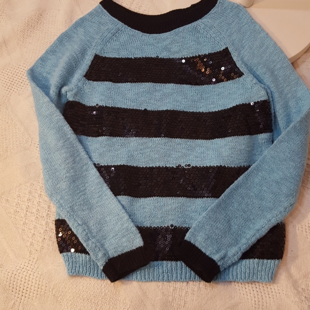 Light sweaters and long sleeve shirts bundle.